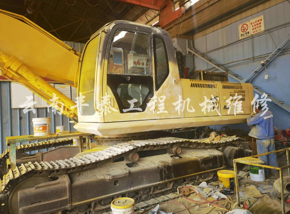 挖掘機翻新現場